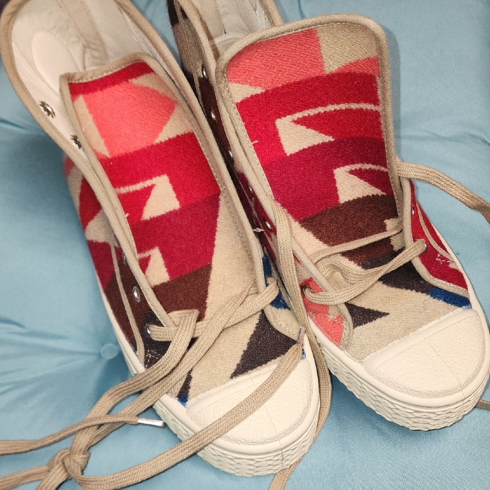 NEW Unworn Pendleton Red and Tan Geometric Patterned Sneakers - Picture 9 of 9